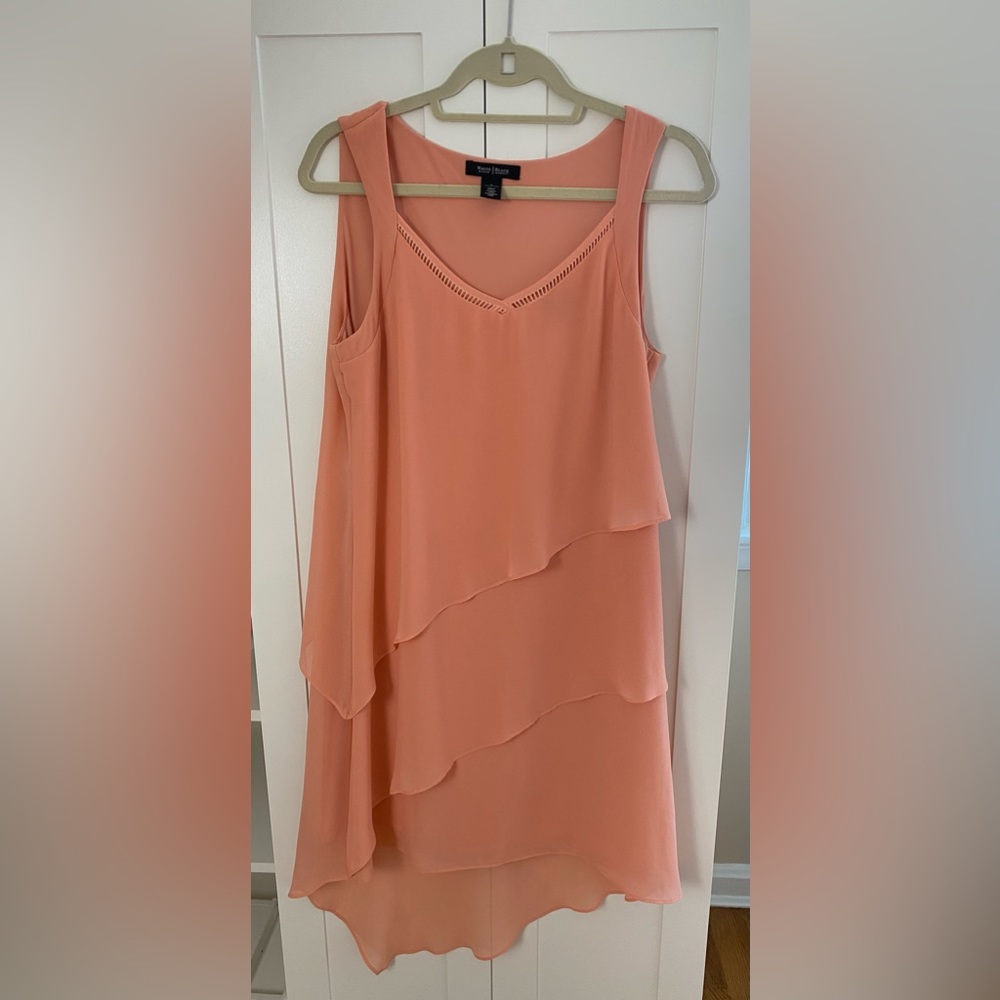 White House Black Market Asymmetric Tiered Romantic Dress in Peach Pink, Size 8 - Picture 3 of 6